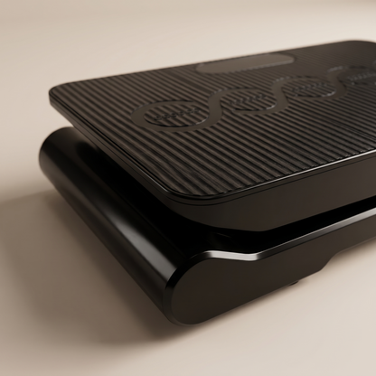 Close-up of the non-slip top surface of the Vaebo Pro Plate